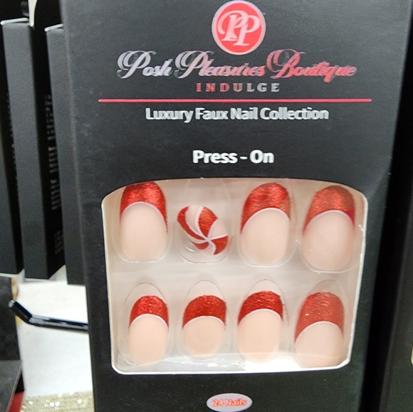 Luxury Faux Nail Collection - Picture 5 of 5